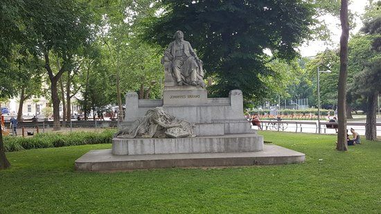 Brahms Statue